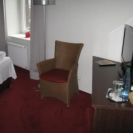 Отель Restaurant Eifeler Hof Майен